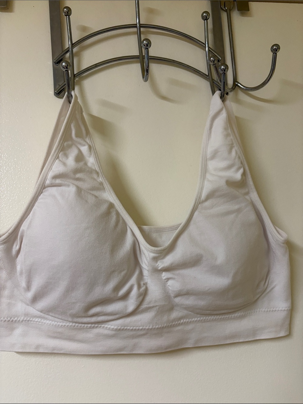 Lightweight White Seamless Bralette - Soft Everyday Support